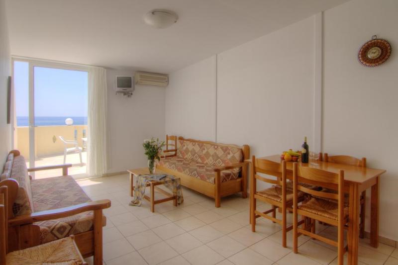 Sunrise Hotel & Apartments Rodhákinon Ngoại thất bức ảnh